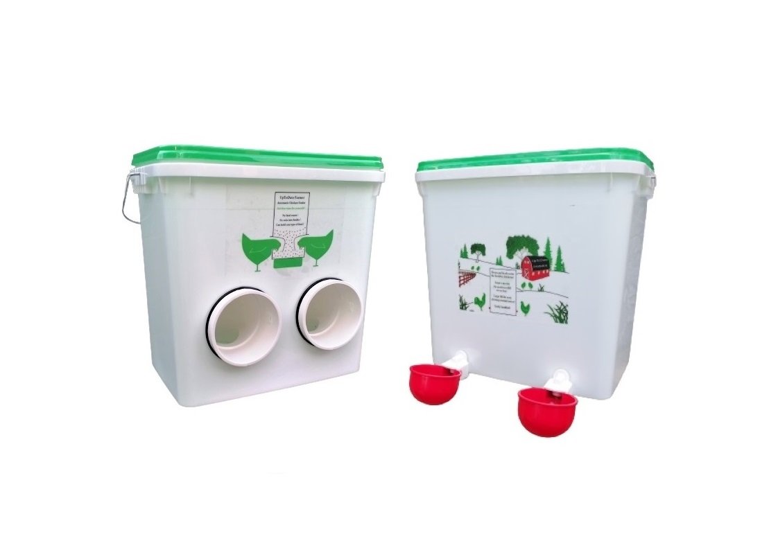 mangiatoia per galline sospesa